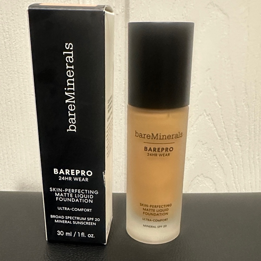 bareMinerals BAREPRO 24H Wear Foundation - Medium Neutral